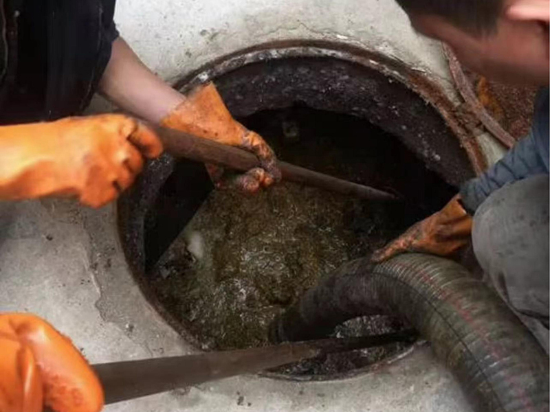 阿尔山清理化粪池时如何避免沼气的危害?